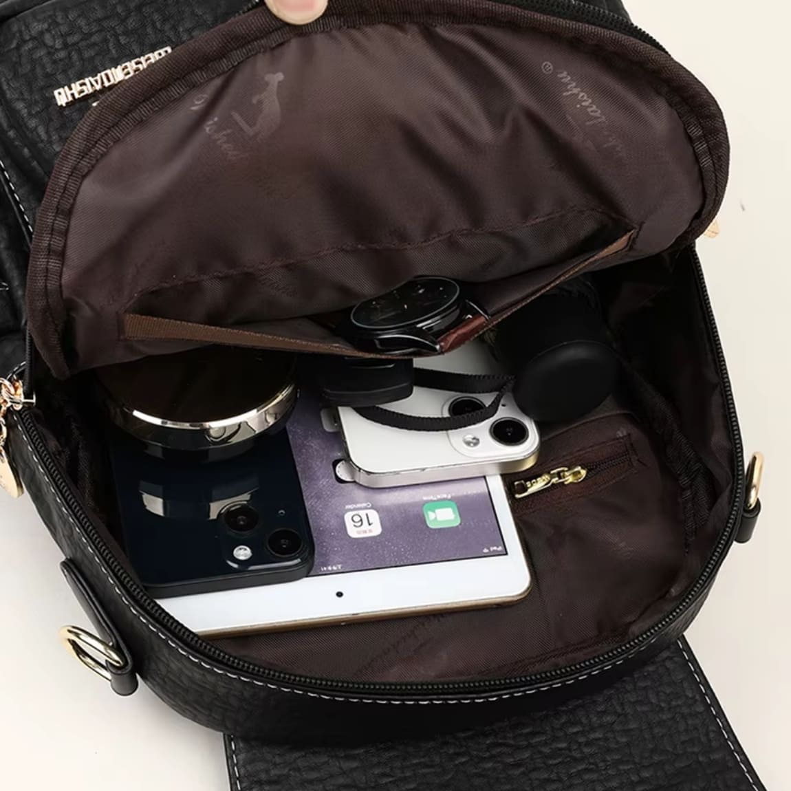 MOCHILA FEMININA PRETA FEITA EM COURO MODELO SERENA BLACK