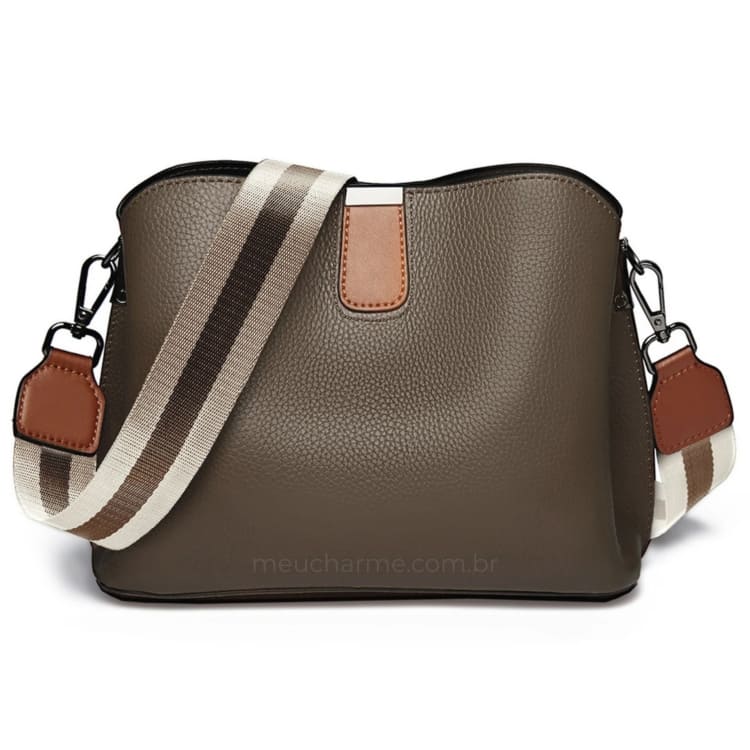 BOLSA FEMININA EM COURO TRANSVERSAL FOXER MODELO DAUPHINE BROWN
