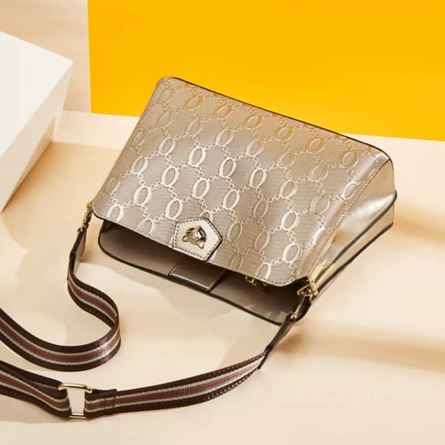 BOLSA FEMININA EM COURO TRANSVERSAL FOXER MODELO DAUPHINE BEGE