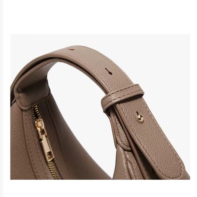 BOLSA FEMININA DE OMBRO FOXER FEITA EM COURO LEGÍTIMO MODELO LUNÉRA BROWN