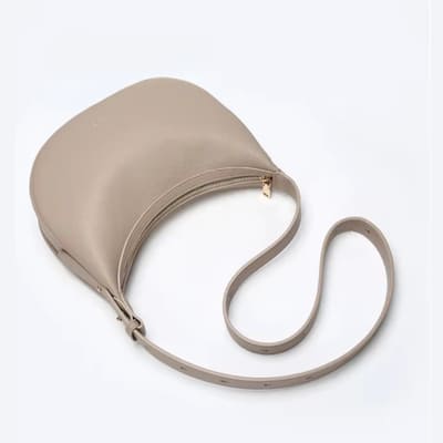 BOLSA FEMININA DE OMBRO FOXER FEITA EM COURO LEGÍTIMO MODELO LUNÉRA BEIGE