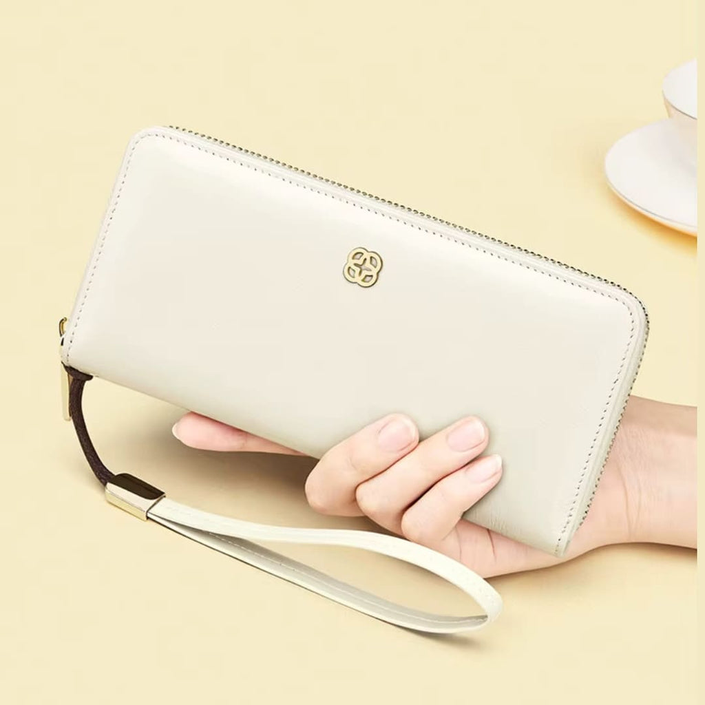 CARTEIRA FEMININA FEITA EM COURO GENUÍNO MODELO  RIVOLÉE – LINHA  WILLIAM POLO