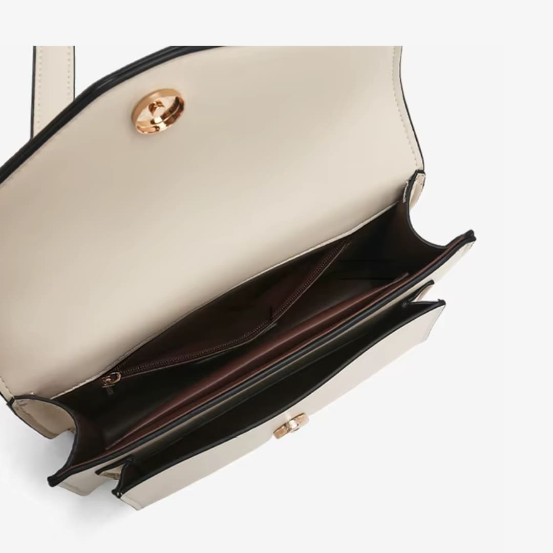 BOLSA FEMININA TYRANSVERSAL FOXER FEITA EM COURO REFINADO MODELO ARVELLE