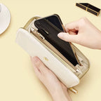 CARTEIRA FEMININA FEITA EM COURO GENUÍNO MODELO  RIVOLÉE – LINHA  WILLIAM POLO