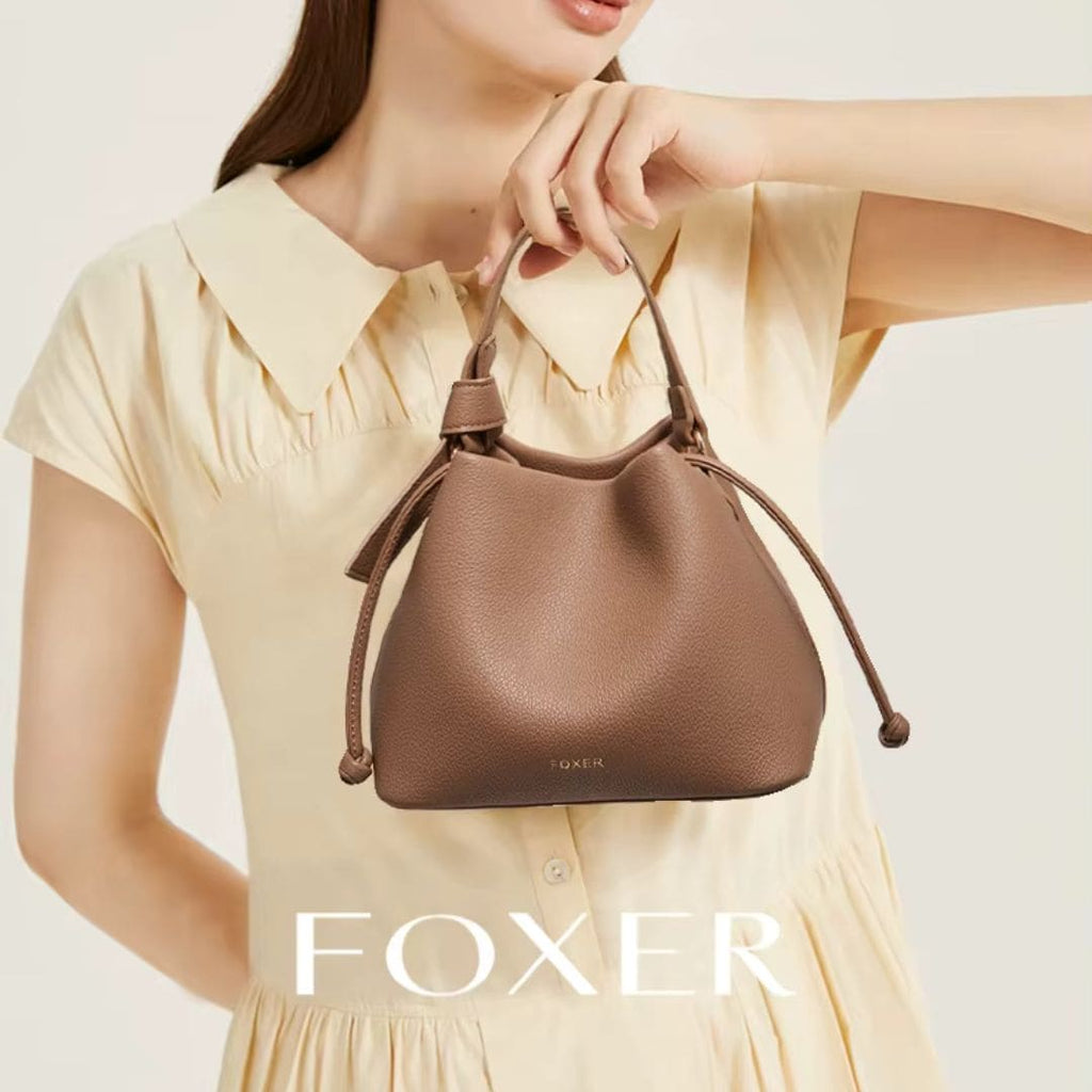 mulher coma bolsa ravelle beige na mão-